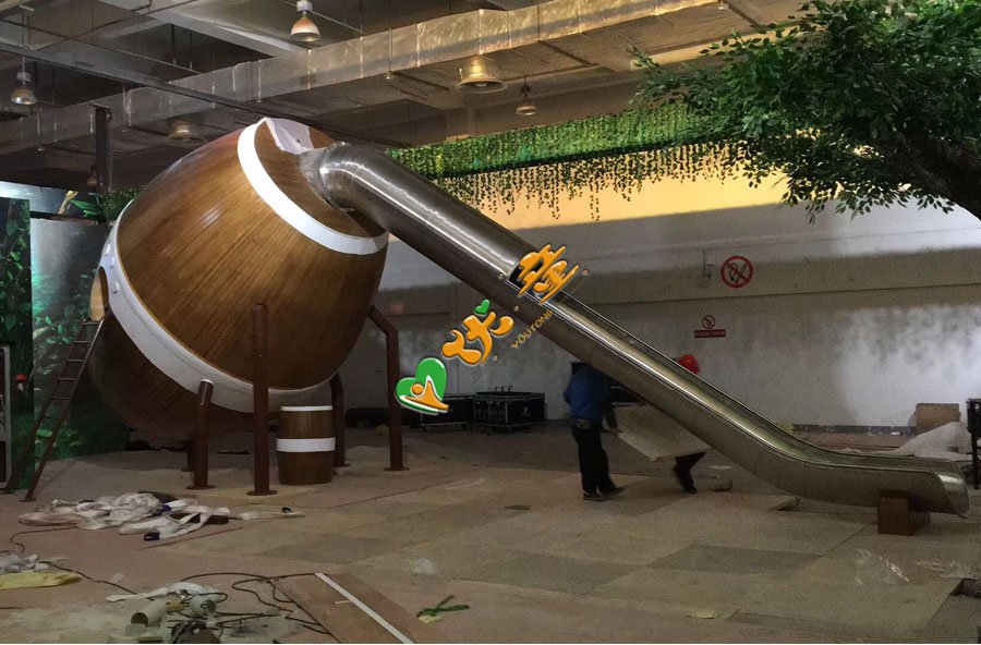 安徽芜湖三只松鼠松果滑梯案例