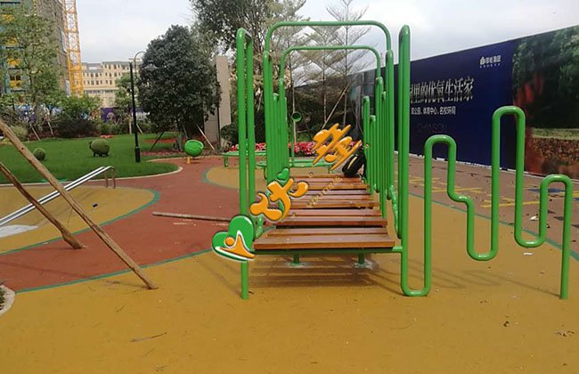 定制滑梯