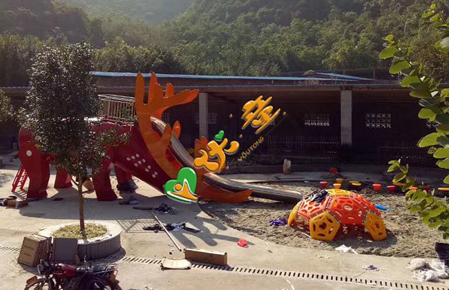 广西鹿寨大型非标麋鹿实物案列