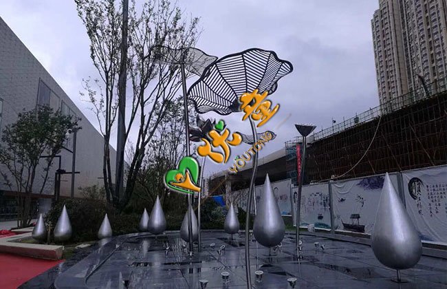 江苏镇江新城吾悦广场不锈钢雕