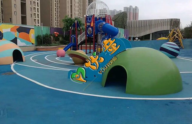 户外滑梯