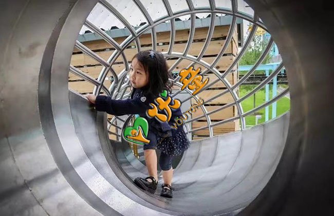 幼儿园滑梯