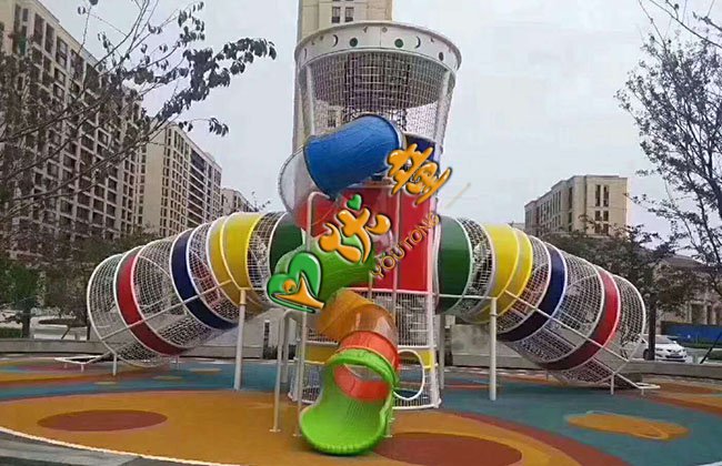 户外滑梯