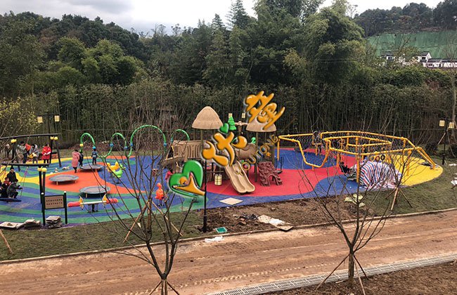 户外滑梯