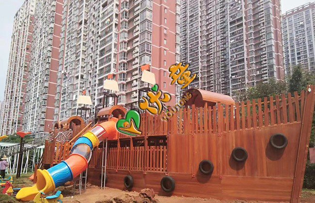 户外滑滑梯