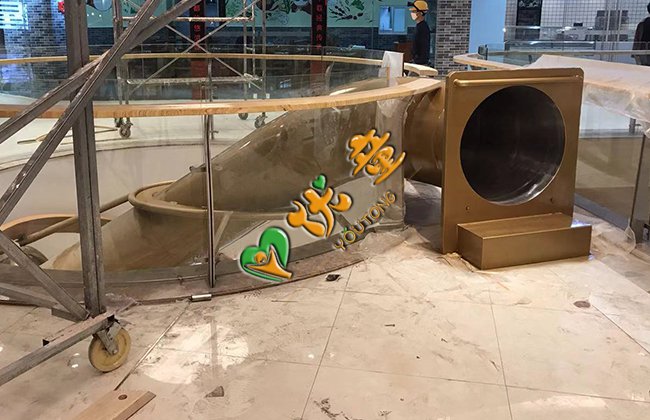 南宁兴宁区吾悦广场龙卷风滑梯