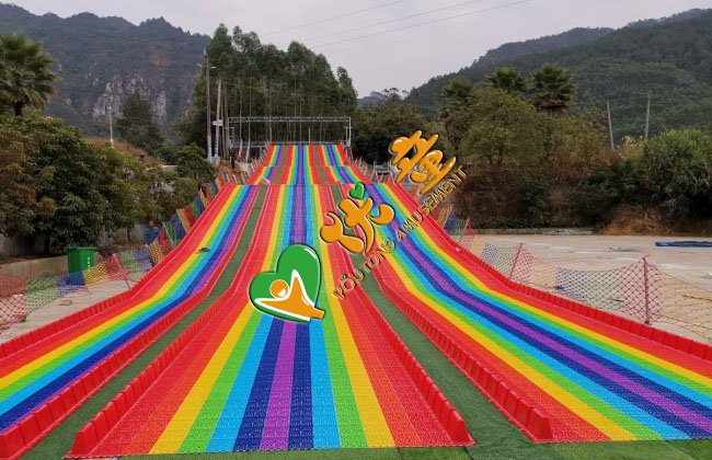 七彩滑道设备