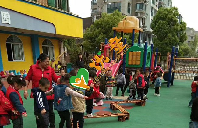 幼儿园户外大型滑滑梯