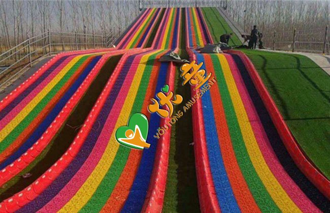 七彩滑道游乐设备
