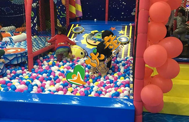 室内淘气堡厂家
