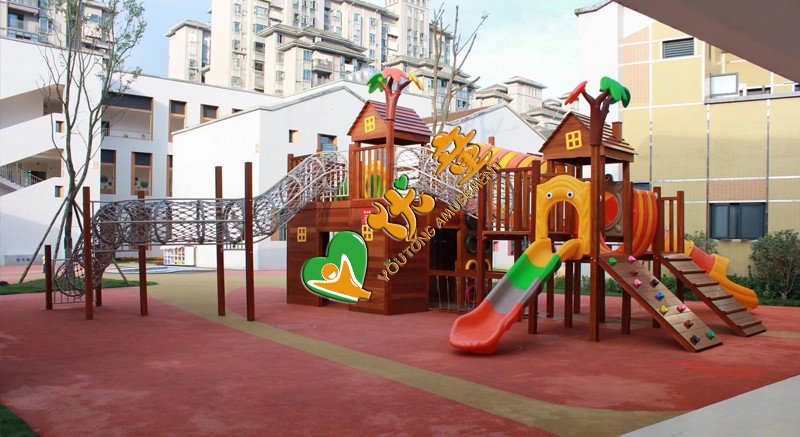 幼儿园木质组合滑梯.jpg