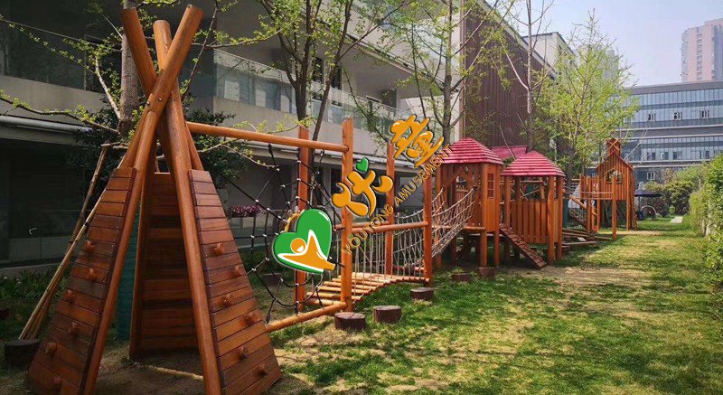 木质组合滑梯.jpg
